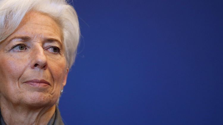 Lagarde war von 2007 bis 2011 französische Finanzministerin, danach wechselte sie an die Spitze des IWF.