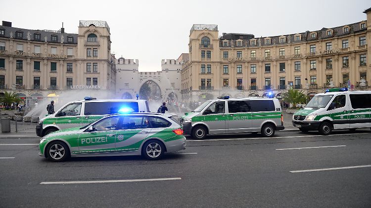 Mehrere Hundertschaften sind in München im Einsatz.