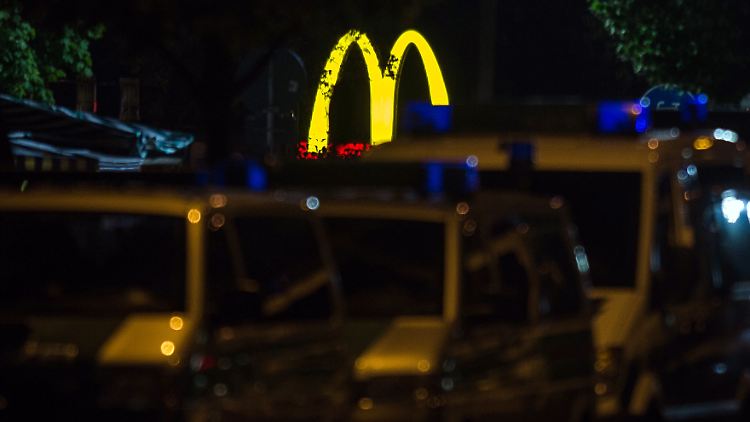 Allein in der Filiale des Schnellrestaurants sterben fünf Menschen.