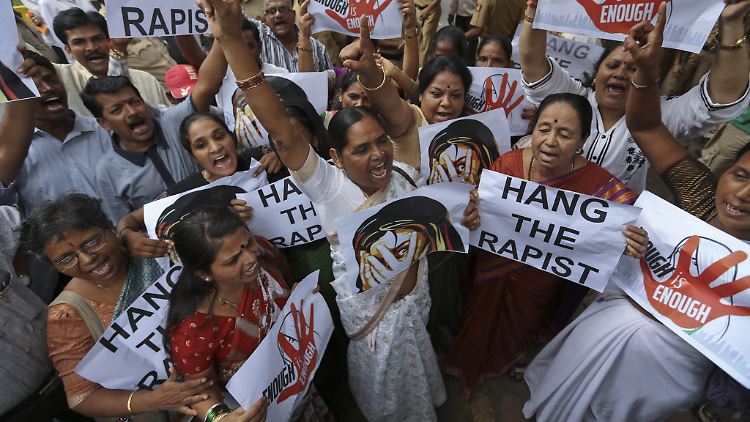 Indische Frauen protestieren 2013 gegen Vergewaltigungen in ihrem Land.