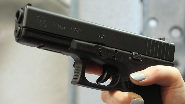 Eine Glock 17: Diese und viele andere Waffen gibt es im Darknet zu kaufen.