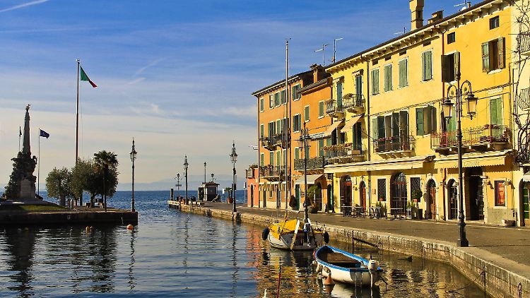 Ausblick vom Ort Lazise.