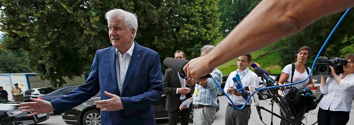 Seehofer bei seiner Ankunft am Tegernsee.