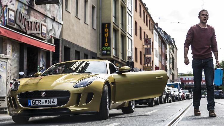 Nicholas Hoult muss in "Collide" seine Freundin retten.