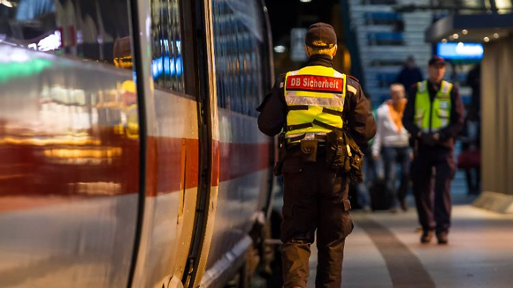Aktuell beschäftigt die Bahn 3700 Sicherheitskräfte, dazu kommen 5000 Bundespolizisten.