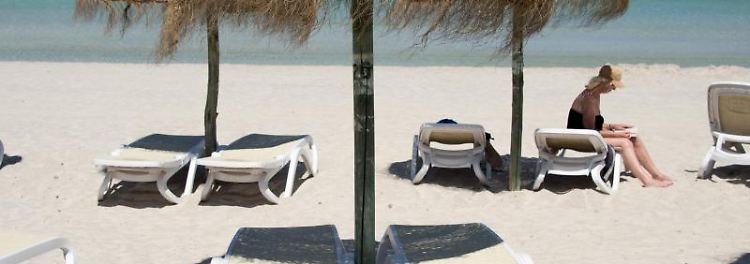 Anstatt eine Pauschalreise zu stornieren, können Urlauber sie auch auf eine andere Person übertragen - jedoch nur wenn die Option «Namensänderung» besteht. Foto: Julian Stratenschulte