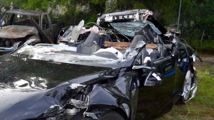 Der Tesla S fuhr nahe Williston in Florida zu schnell.