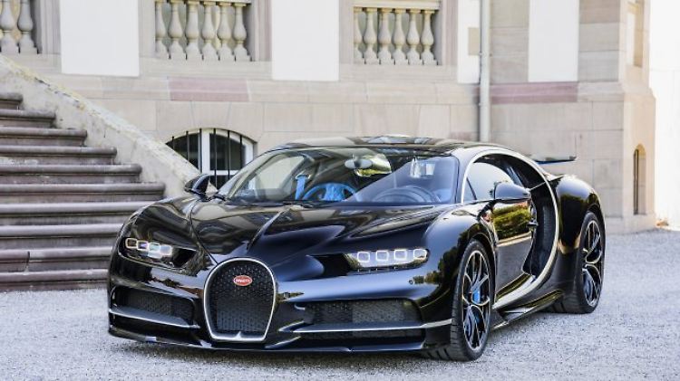 Bugatti bringt im Herbst den Chiron auf den Markt, hier parkt er vor dem Firmensitz in Molsheim.