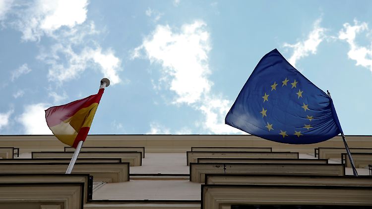 Nach dem Willen der EU-Kommission müssen Spanien und Portugal vorerst keine Geldbußen fürchten.