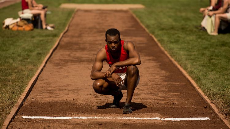 Stephan James spielt Jesse Owens mit dem richtigen Augenmaß.