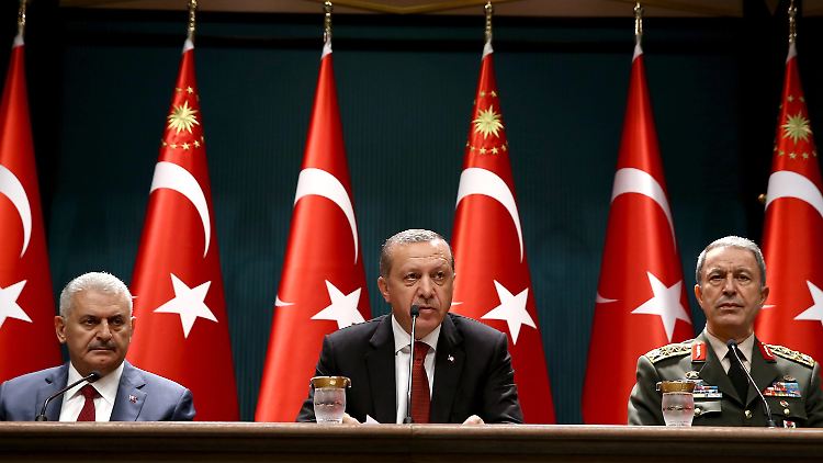 Die türkische Regierung geht nach dem Putschversuch mit aller Härte gegen die vermeintlichen Drahtzieher vor.