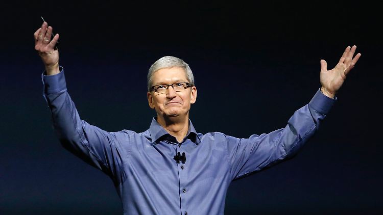 Die Arme breitete Tim Cook nicht angesichts des schrumpfenden Bonus aus - dieses Bild enstand bei einer Apple-Veranstaltung 2015. 