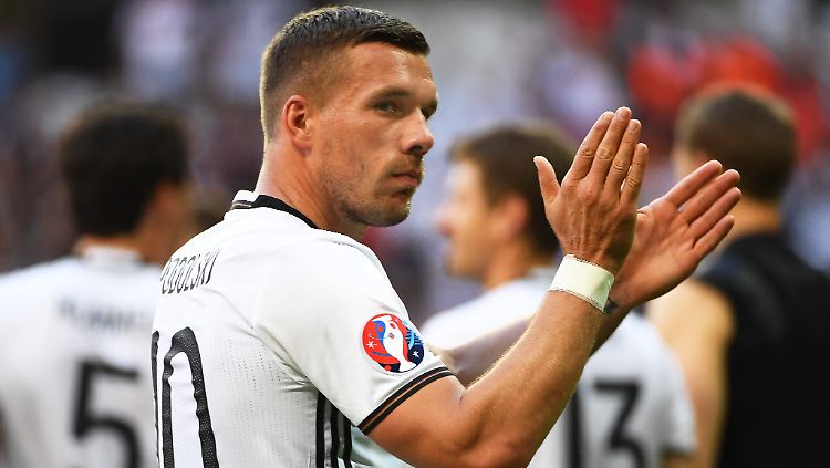 Lukas Podolski wünscht Rihanna viel Erfolg bei ihrem Konzert in Köln - mit einem besonders hübschen Foto.