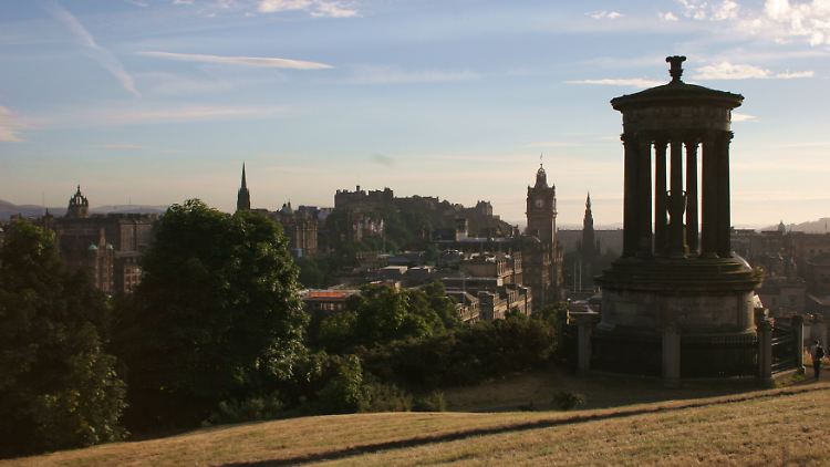 Ausblick auf den historischen Stadtkern von Edinburgh.