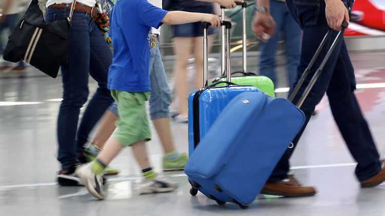 Koffer müssen auf Reisen einiges aushalten - deshalb ist es wichtig, sich über den Kauf auch Gedanken zu machen.