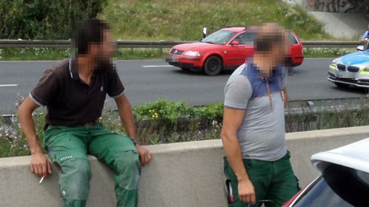Mit diesem Foto, das ein Zeuge gemacht hatte, suchte die Polizei nach den Gaffern. 