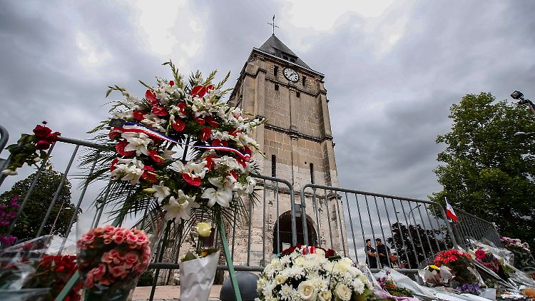 Die Täter hatten  in der Kirche bei  Rouen einen Priester ermordet und einen Kirchgänger schwer verletzt.