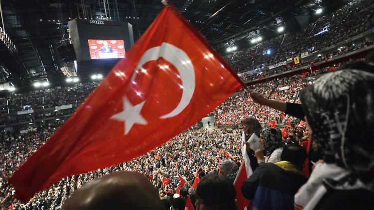 Wenn Erdogan nach Deutschland kommt, mobilisiert die Organisation UETD Tausende Anhänger.