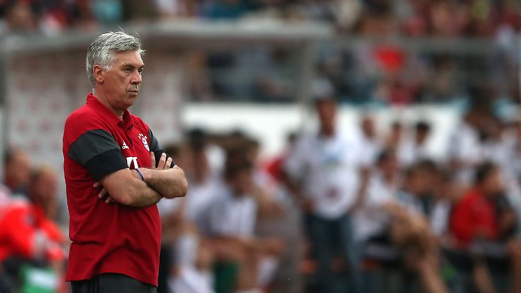 "Ein Verein muss verkaufen und ein anderer kauft. So funktioniert der Markt", sagt Bayern-Trainer Carlo Ancelotti über den Transferwahnsinn.