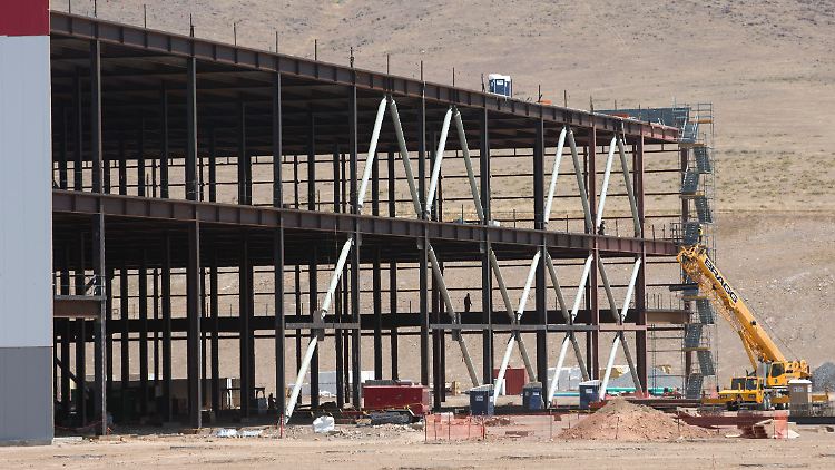 Der Zeitplan von Musk ist ambitioniert. Bisher sind gerade einmal 14 Prozent der Gigafabrik fertiggestellt.