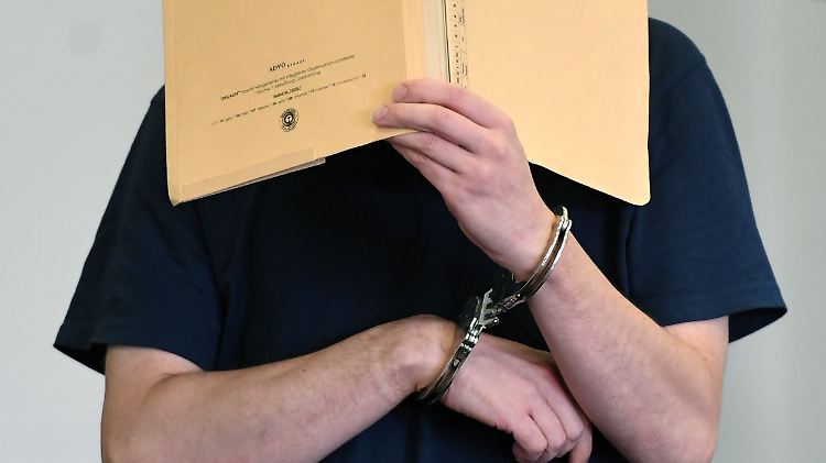 Sein Gesicht wollte Silvio S. vor Gericht nicht zeigen.