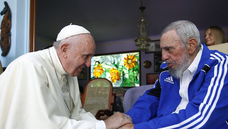 Einen seiner letzten großen Auftritte hatte Fidel Castro im September 2015, als Papst Franziskus die sozialistische Insel besuchte.