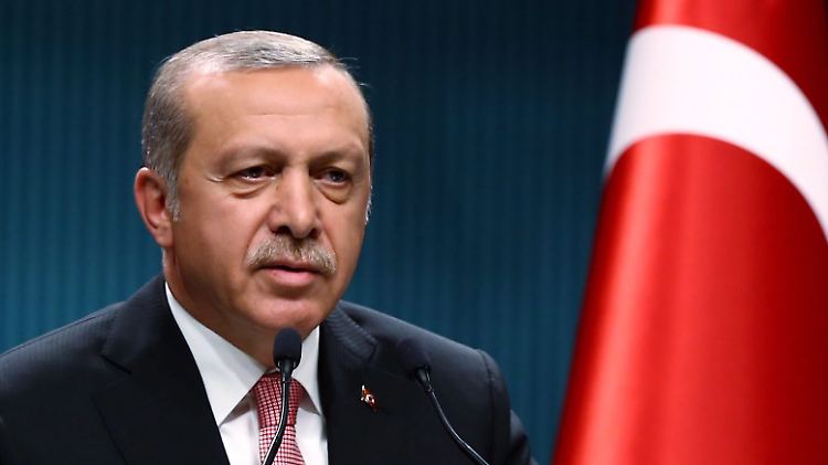 Mit aller Härte geht der türkische Präsident Erdogan gegen mutmaßliche Anhänger von Gülen vor. Deren Namen sind offenbar schon länger bekannt.