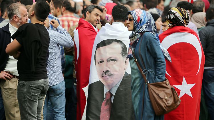 Anhänger von Recep Tayyip Erdogan bei einer Demonstration 2014 in Köln.