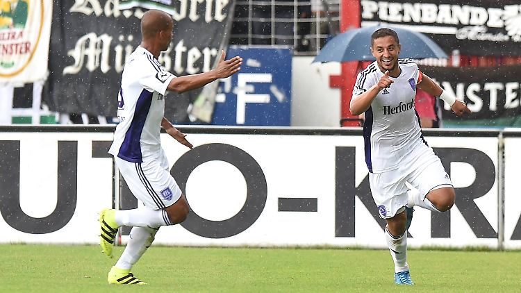Halil Savran (r.) jubelt nach seinem Treffer für Osnabrück.