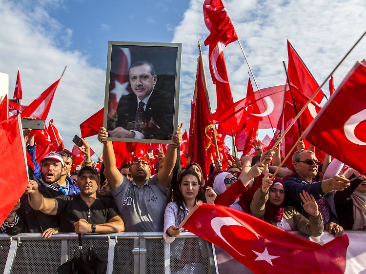 In Deutschland hat Erdogan eine große Anhängerschaft, die er in Wahlkämpfen immer wieder erfolgreich mobilisieren konnte.