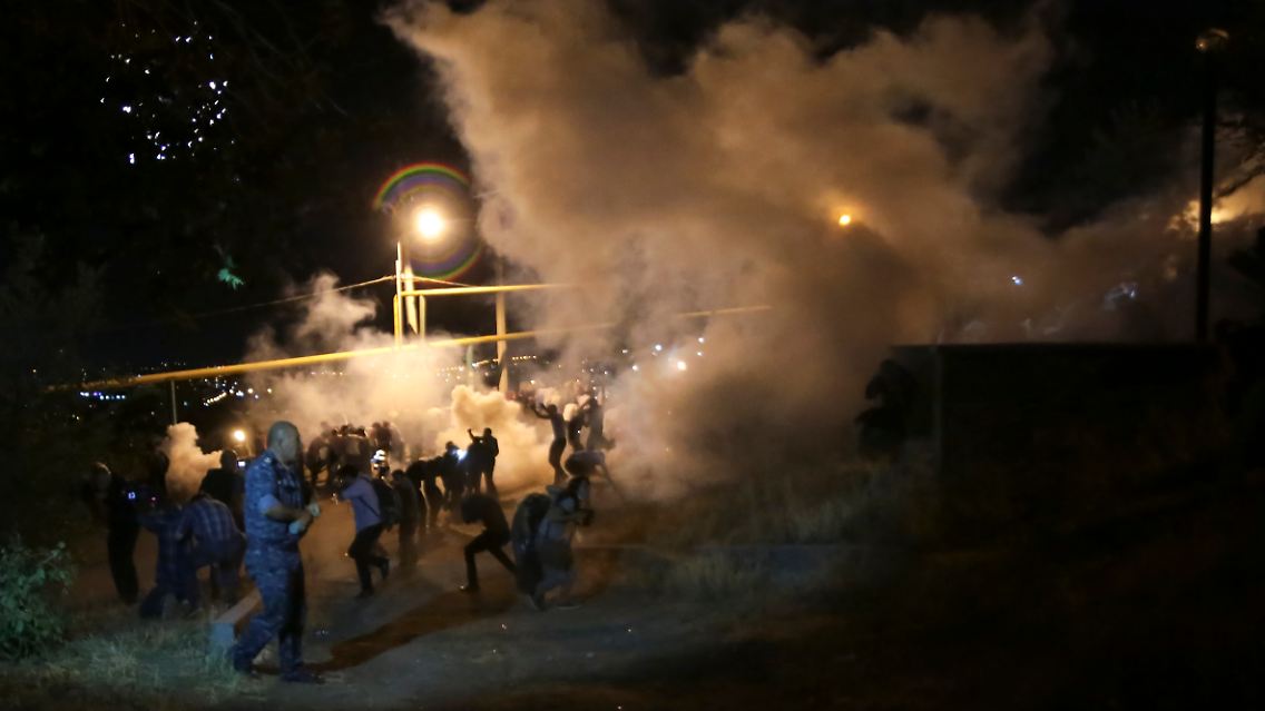 Demonstranten solidarisierten sich mit den Geiselnehmern, in der armenischen Hauptstadt Eriwan kam es mehrfach zu Ausschreitungen.