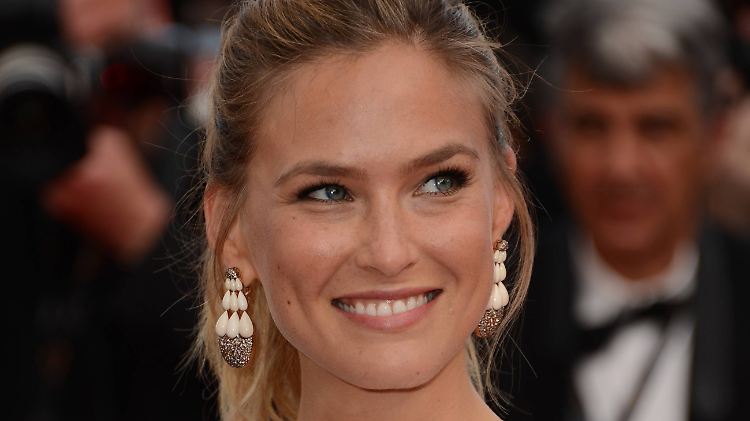 Bar Refaeli ist schwanger und findet, das Kind könne langsam mal kommen.