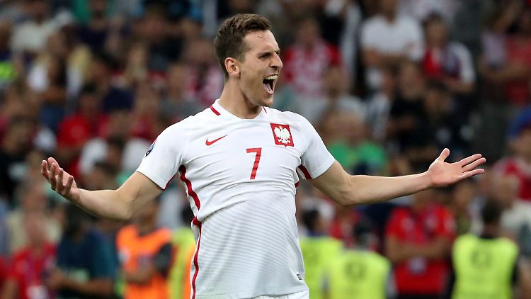 Arkadiusz Milik jubelt in der kommenden Saison bei Napoli.