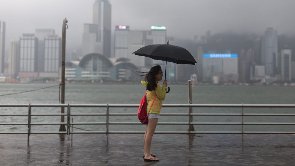 Der Taifun zieht über Hongkong und weitere südchinesische Gebiete.