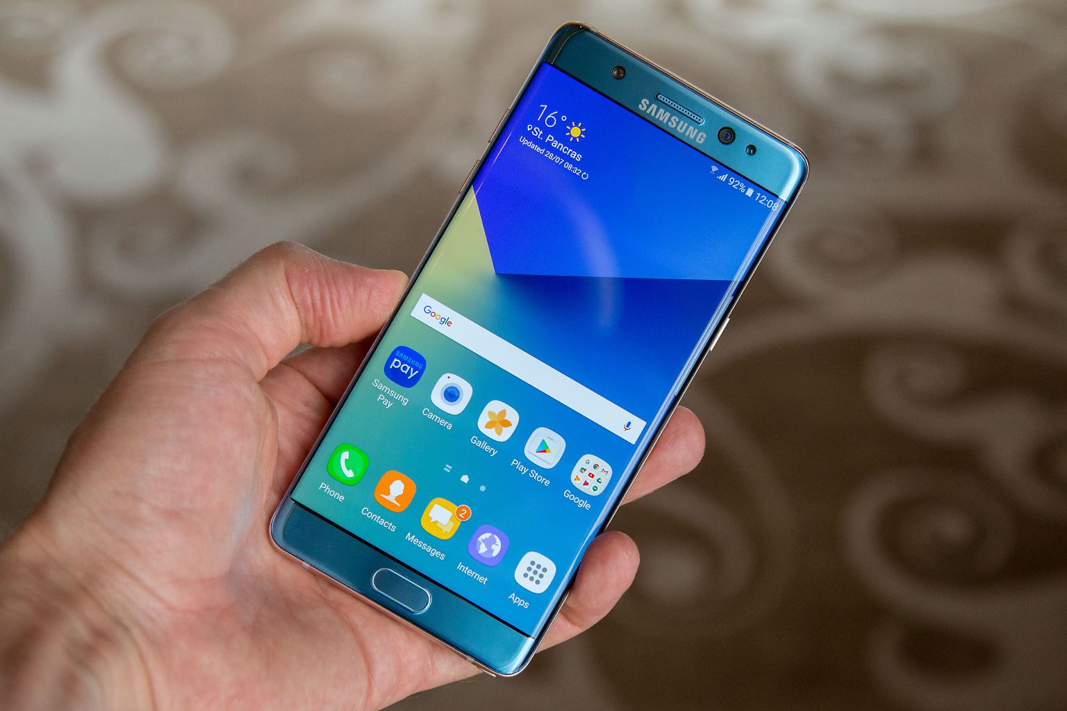 Das Note 7 ist Samsungs neues Topmodell. Es hat ein großes 5,7-Zoll-Display ...