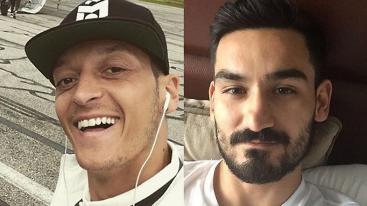 Die Fußballer Mesut Özil und Ilkay Gündogan beschäftigen offenbar die gleichen Angestellten für ihre Social Media Plattformen.
