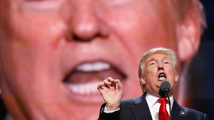 Schlägt Donald Trump von jetzt an ruhigere Töne an? Mit Steve Bannon im Wahlkampfteam ist das eher unwahrscheinlich.
