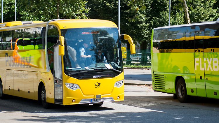 Der gelbe Postbus wird jetzt auch grün.