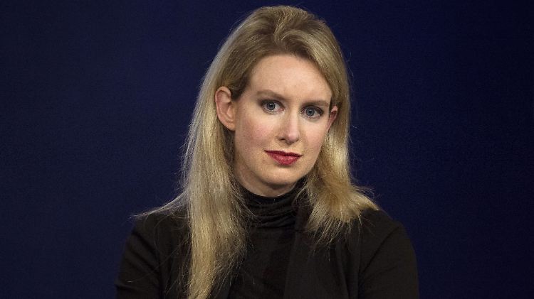 Elizabeth Holmes will mit dem "miniLab" ihr Unternehmen wieder auf Erfolgskurs bringen.