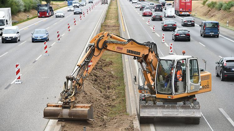 Das Konzept von Verkehrsminister Dobrindt setzt auf Erhalt statt Neubau: 69 Prozent der Mittel sollen in Sanierung und Modernisierung von Infrastruktur fließen.