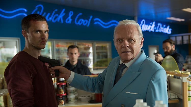 Nicholas Hoult würde für die Liebe Risiken eingehen. Im Film "Collide" gerät er dabei dummerweise an Anthony Hopkins.