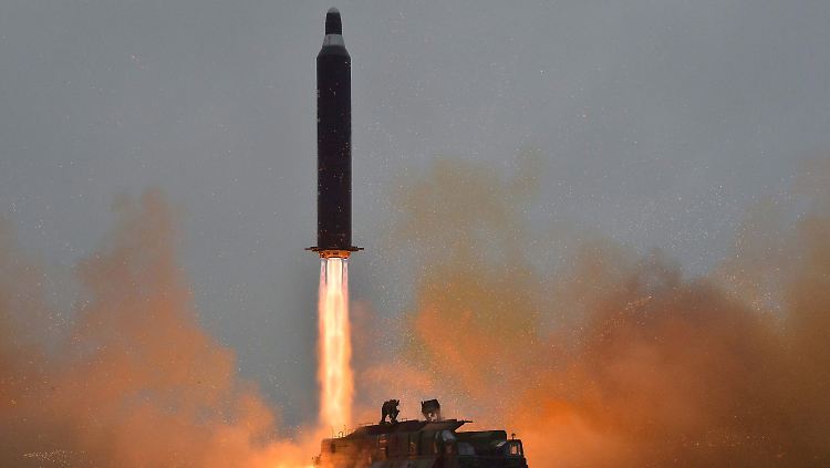 Eine nordkoreanische Mittelstreckenrakete vom Typ Hwasong-10