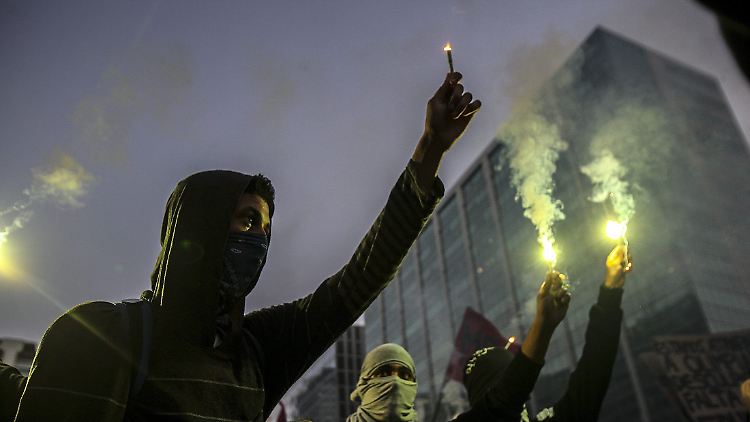 Die politische Situation in Brasilien ist brisant. Auch deshalb kommt es immer wieder zu Protesten. Die Olympischen Spiele bieten eine perfekte Bühne.