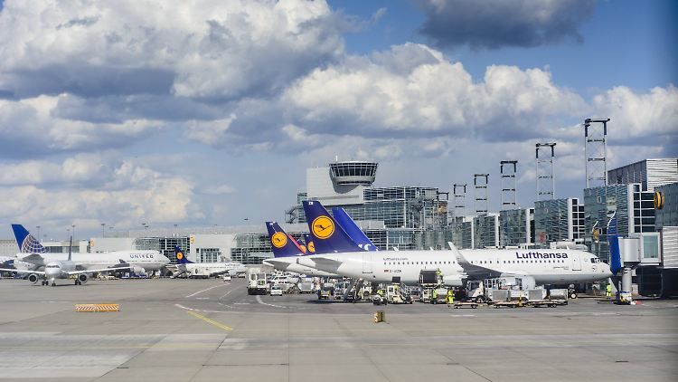 Auf dem Flughafen Frankurt kommen in diesem Jahr weniger Passagiere aus Übersee an.