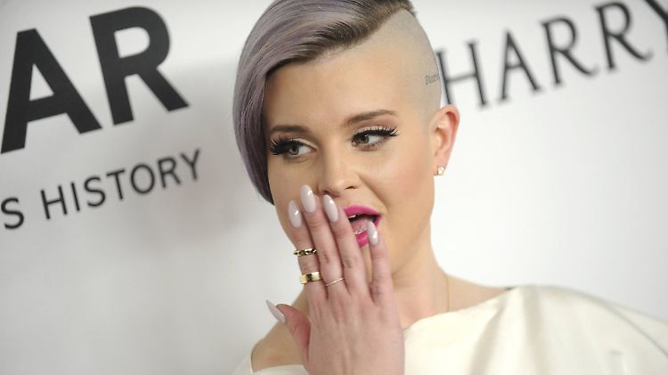 Kelly Osbourne soll sogar die Telefonnummer der Hair-Stylistin im Internet veröffentlicht haben.
