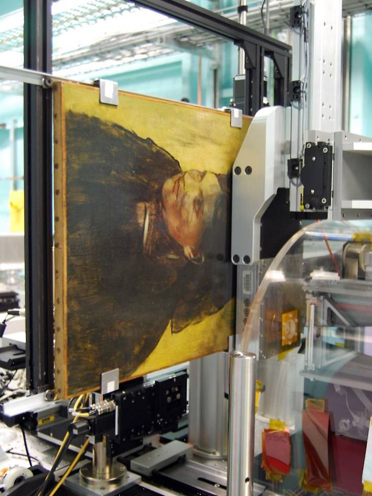 Mit moderner Technik kann das Bild, das unter dem Gemälde "Porträt einer Frau" ruht, sichtbar gemacht werden.