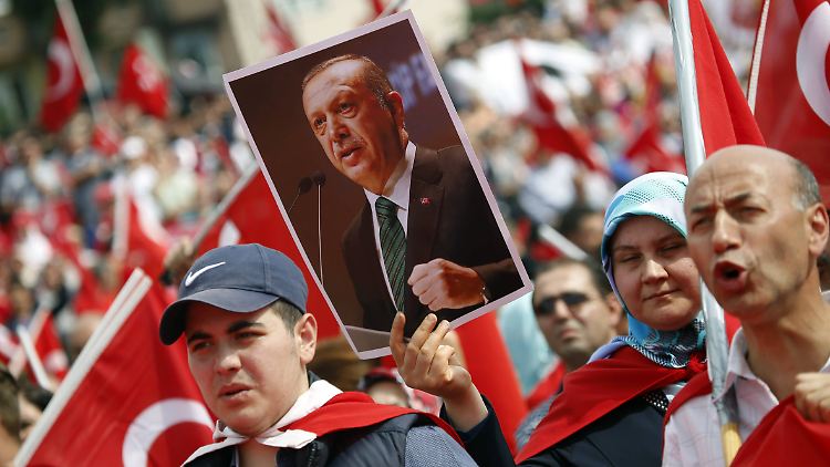 Die meisten Türken stehen hinter Erdogan. 
