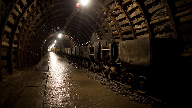 Walbrzych ist als Bergbauregion bekannt. Könnte der legendäre "Goldzug" in solch einem Tunnel versteckt sein?