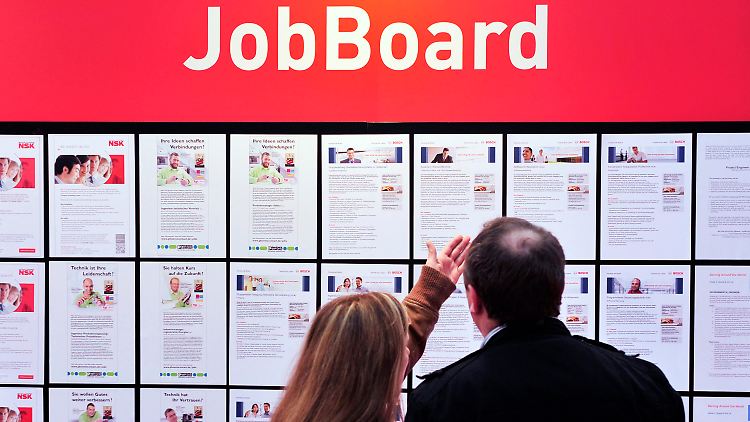Nach der Vorrangprüfung werden einheimische Arbeitssuchende bei der Jobvermittlung gegenüber Asylbewerbern und geduldeten Flüchtlingen bevorzugt.