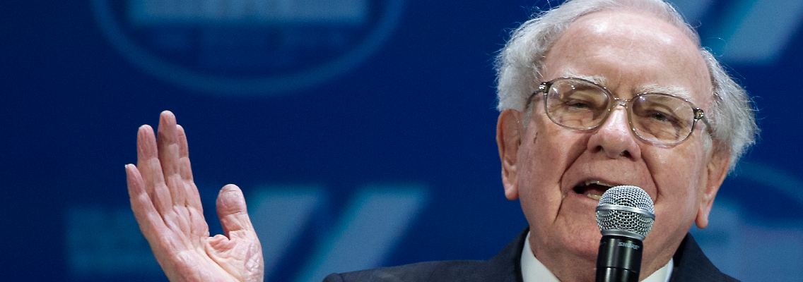 Buffetts Investmentgesellschaft Berkshire Hathaway ist mit etwa zehn Prozent an Wells Fargo beteiligt. Zudem soll die Investorenlegende persönlich rund zwei Millionen Aktien halten.